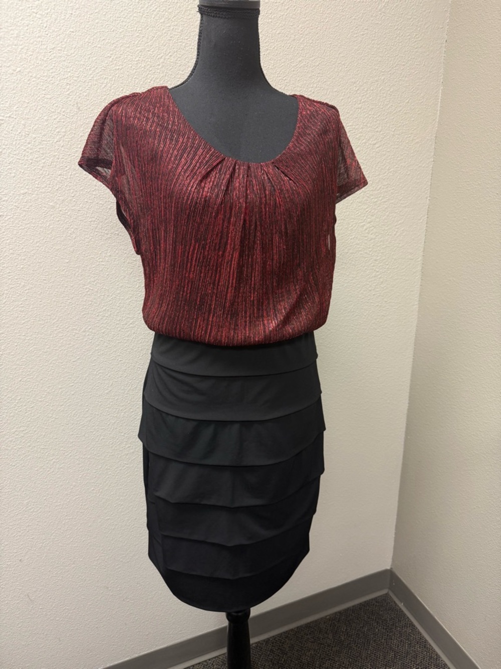 Enfocus Studio Black Red Dress Size 14 Metallic Top Tiered Skirt Elegant - Picture 2 of 8
